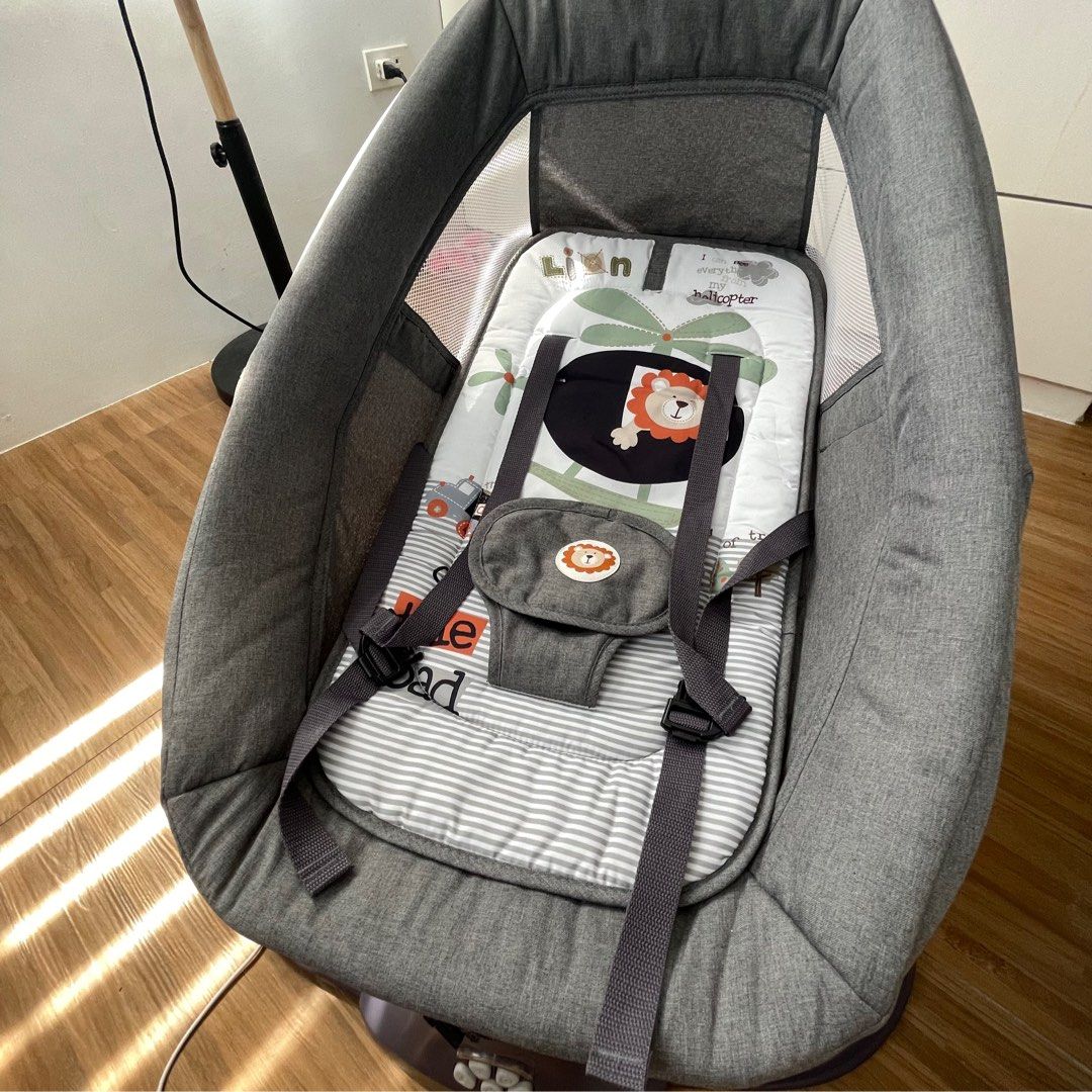 Akeeva Snuggli Automatic Swing (Category: Cots & Cribs) located in Quezon City. Submitted by jaja.20 (Listing ID 1280590818, Image 3). Description: Bought from SM Department Store just recently. -Guaranteed authentic -Complete inclusions with box and receipt -Remote control and battery included USED FOR 1 WEEK ONLY We decided to settle with a rocking crib Note: other accessories are not included in the PHOTO. But u will get it along with the swin