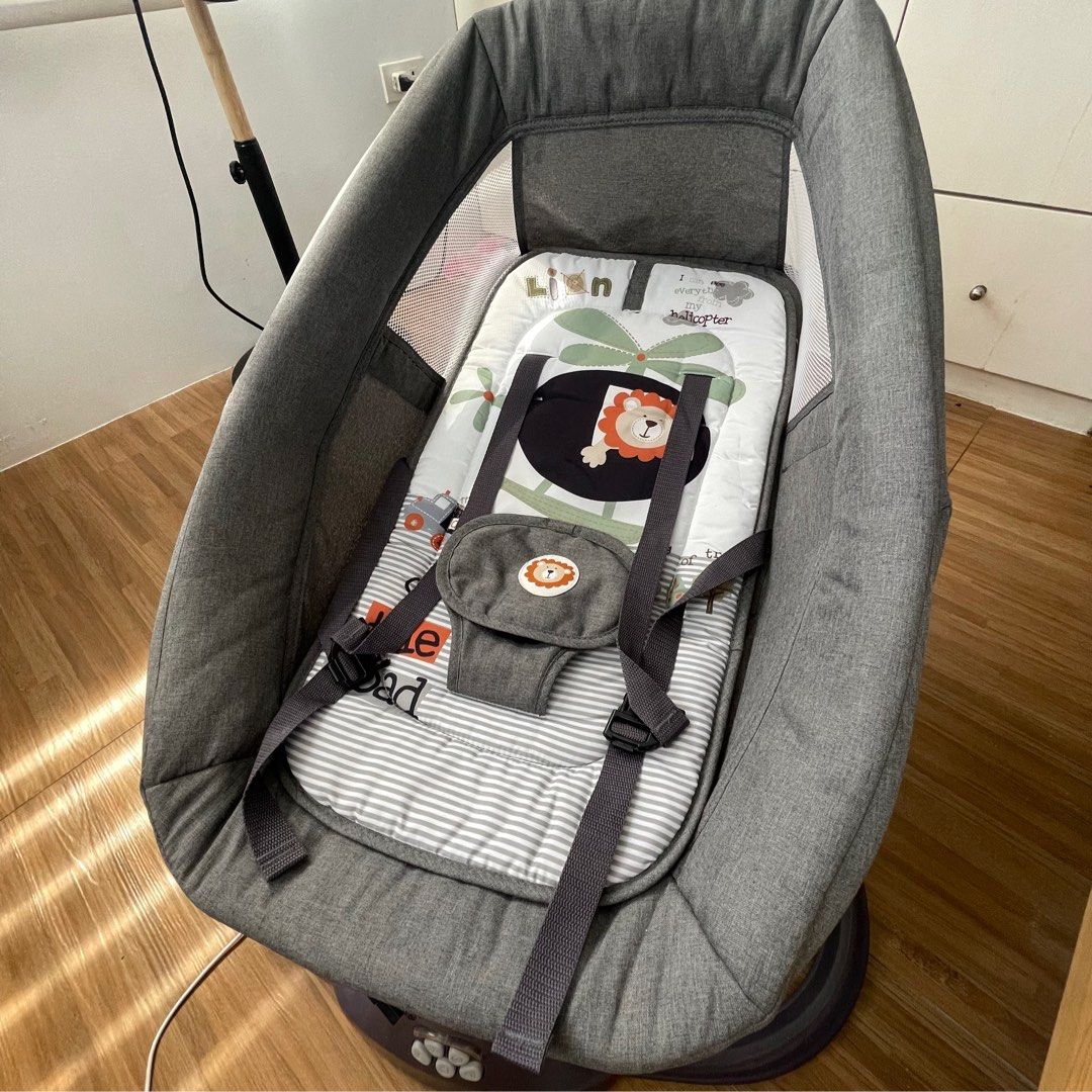 Akeeva Snuggli Automatic Swing (Category: Cots & Cribs) located in Quezon City. Submitted by jaja.20 (Listing ID 1280590818, Image 1). Description: Bought from SM Department Store just recently. -Guaranteed authentic -Complete inclusions with box and receipt -Remote control and battery included USED FOR 1 WEEK ONLY We decided to settle with a rocking crib Note: other accessories are not included in the PHOTO. But u will get it along with the swin