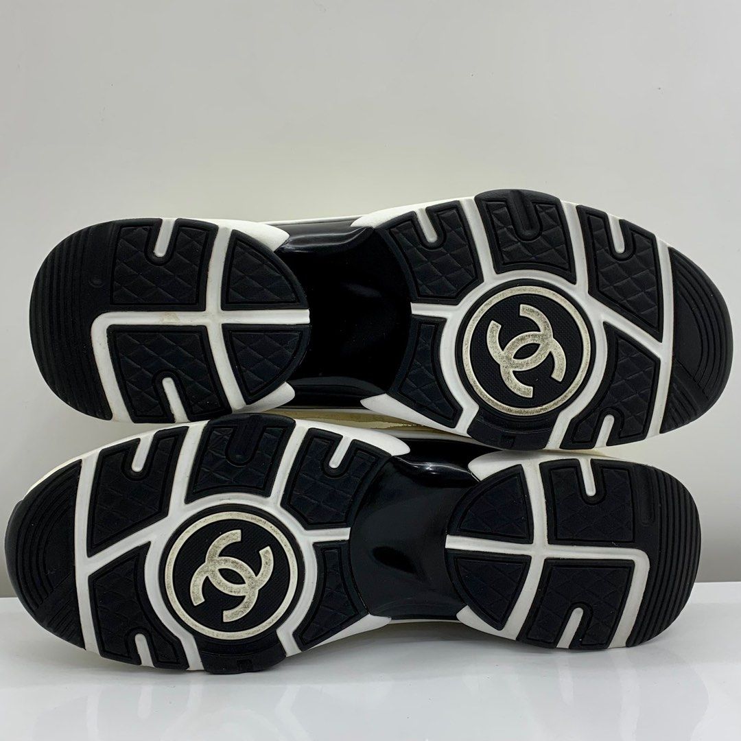 Chanel hotsell zwarte sneakers