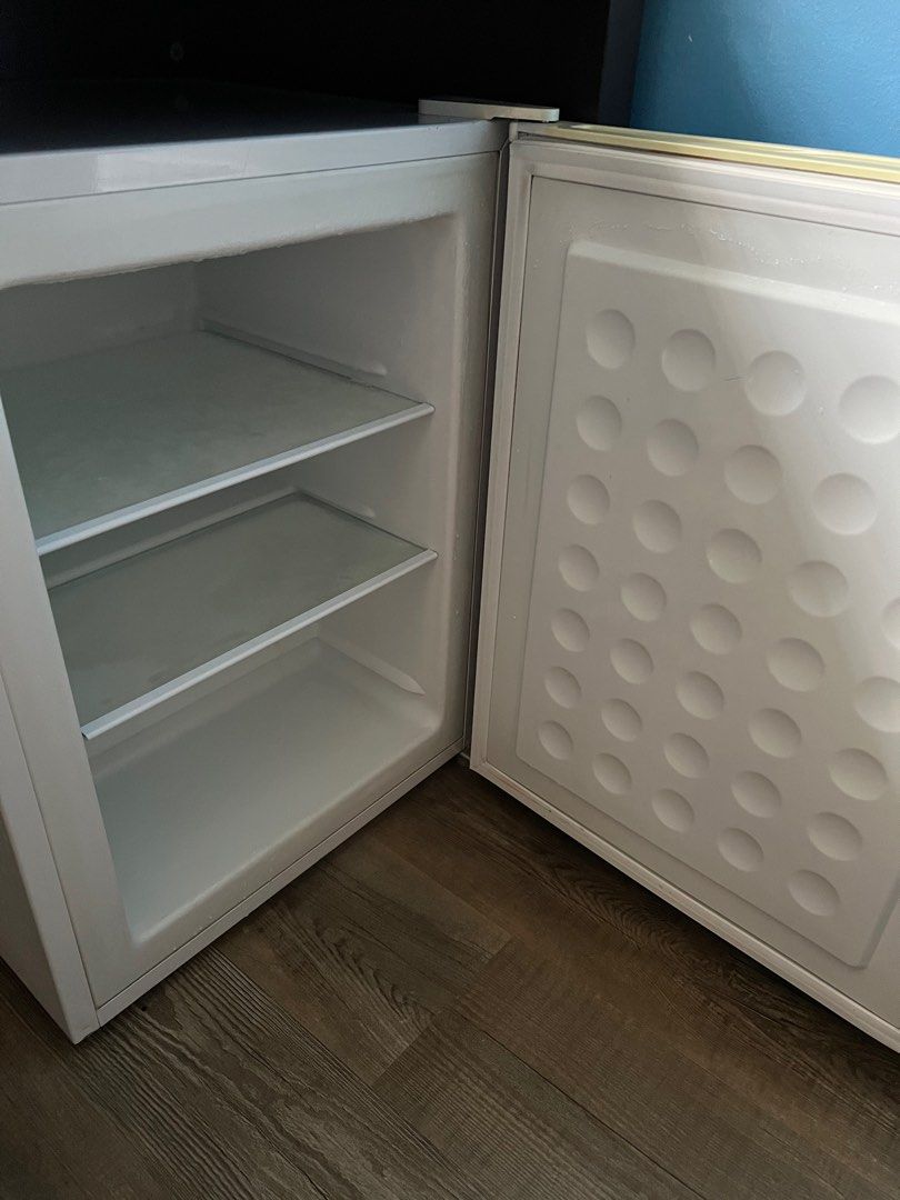 Chest freezer for breastmilk 50L, TV & Home Appliances, Kitchen