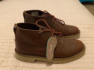 “CLARKS” Chukka genuine leather Boots