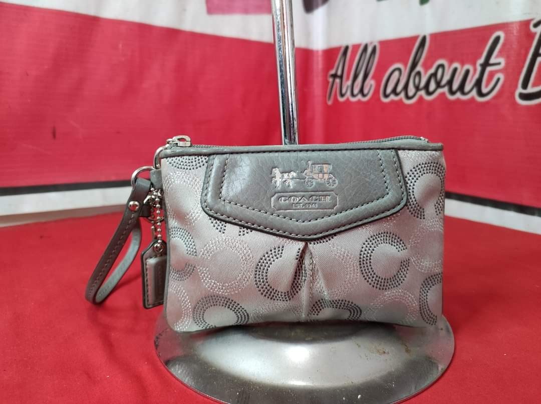 Coach, Women's Fashion, Bags & Wallets, Purses & Pouches on Carousell