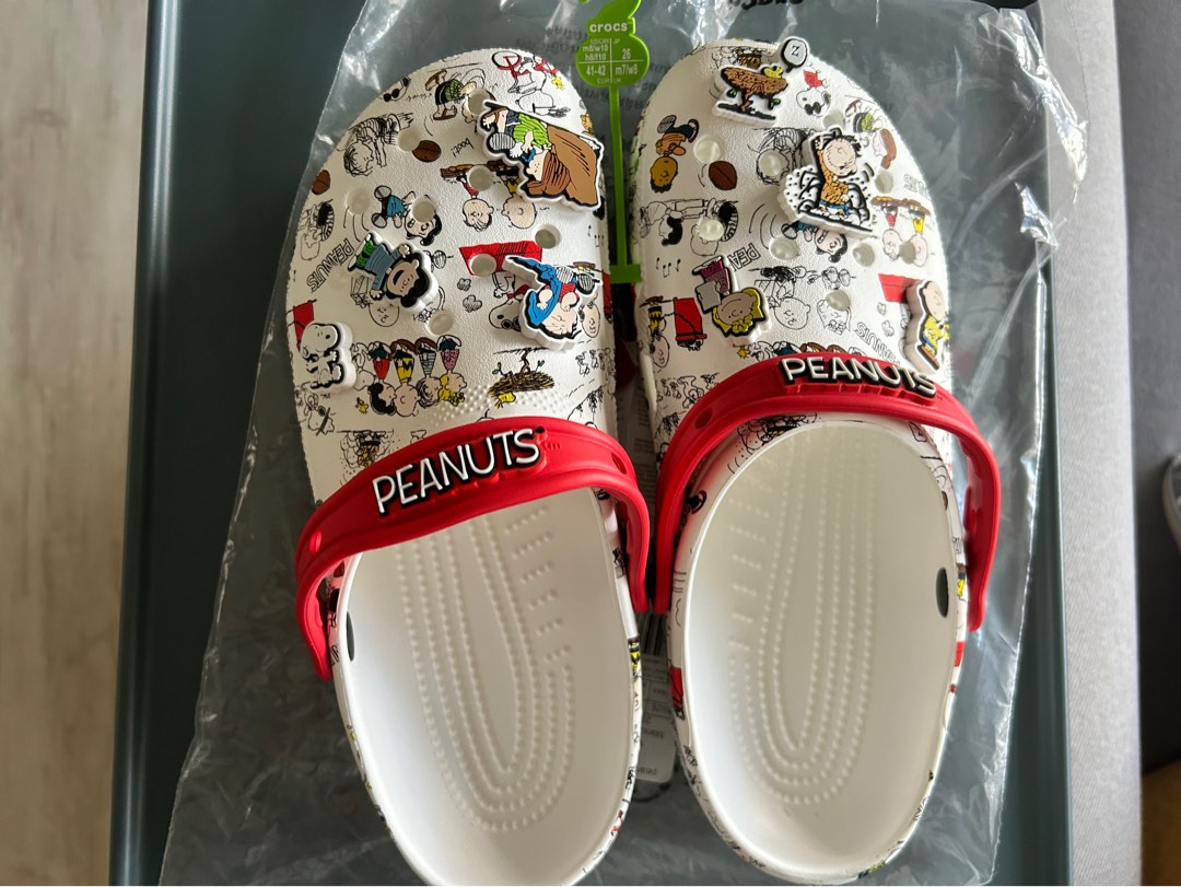 Crocs PEANUTS CLASSIC CLOG, Women's Fashion, Footwear, Flipflops and