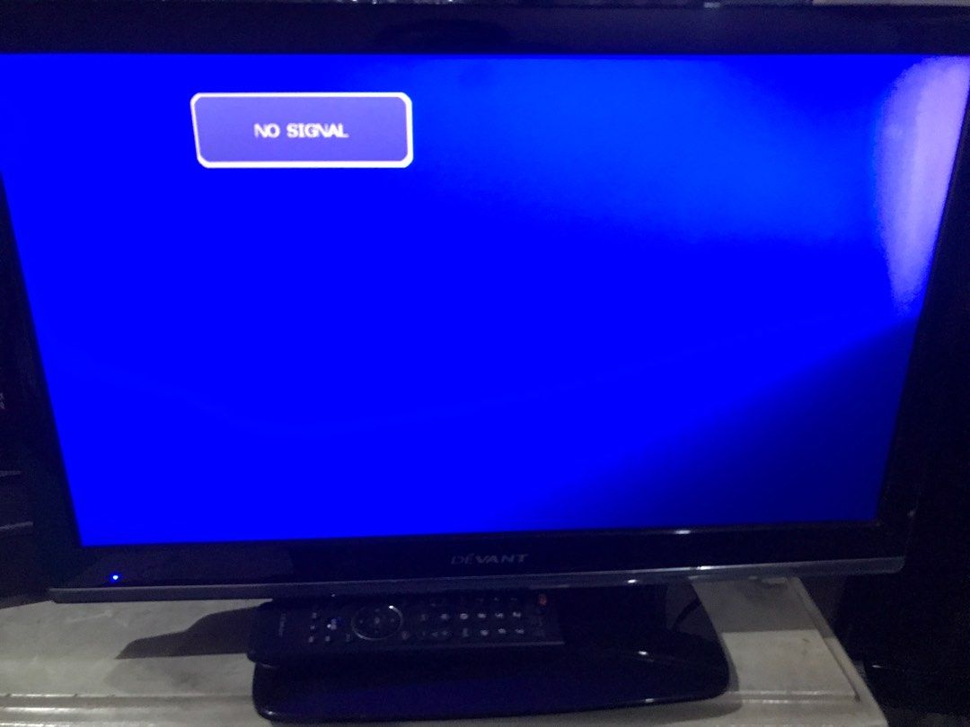 Devant 24inches LED TV (Category: TV) located in Quezon City. Submitted by bargain_finds (Listing ID 1280709859, Image 3). Description: 24 inches LED TV, flaw is there is a white color/part on the upper right side of the screen (as seen on the photo) but other than that tv is working properly. -remote is working Rfs: decluttering house *no return/refund once paid. Pls take note of the flaw of the item. .