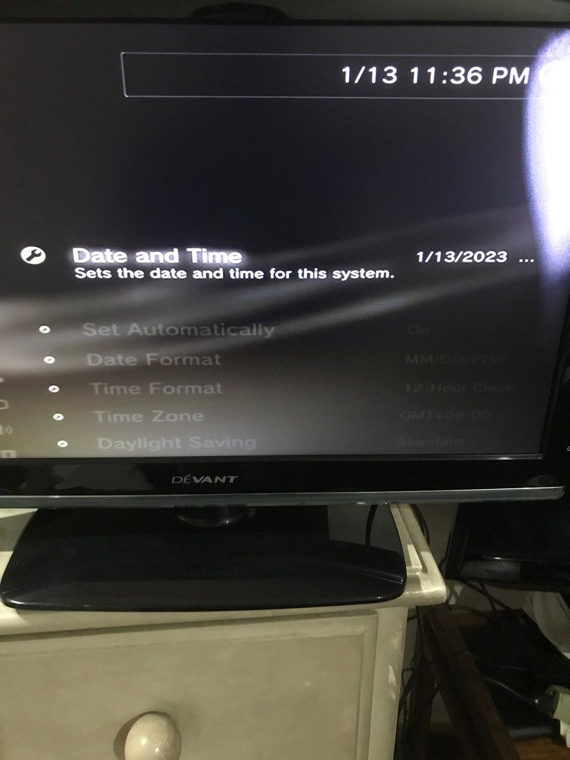 Devant 24inches LED TV (Category: TV) located in Quezon City. Submitted by bargain_finds (Listing ID 1280709859, Image 2). Description: 24 inches LED TV, flaw is there is a white color/part on the upper right side of the screen (as seen on the photo) but other than that tv is working properly. -remote is working Rfs: decluttering house *no return/refund once paid. Pls take note of the flaw of the item. .