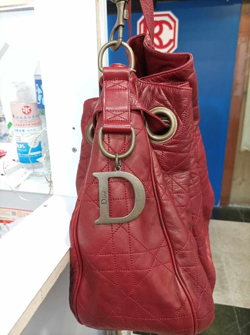 Dior (Category: Luxury Bags & Wallets) located in Santiago. Submitted by UkayLuxxSelector (Listing ID 1280633405, Image 2). Description: DIOR GUARANTEED AUTHENTIC May konti discoloration but not really visible unless u look for it. Same with the small black dots. Aside from that no scratch or tear very maganda.pa.