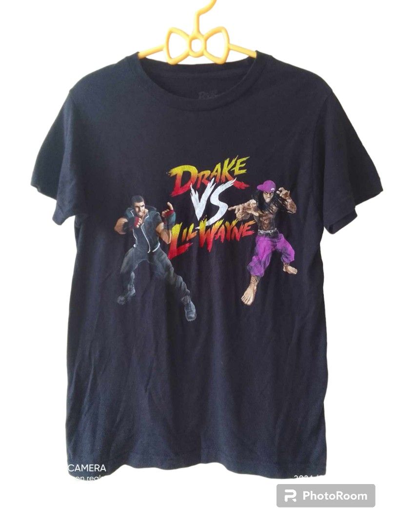 Drake Vs Lil Wayne Tour Shirt (Category: Tshirts & Polo Shirts ) located in Dumanjug. Submitted by cebuanaavtg (Listing ID 1280593367, Image 2). Description: Size Small color rate: 9.5/10 merch 👉Disclaimer:Product Color May Slightly Vary Due to Photographic Lighting Sources .