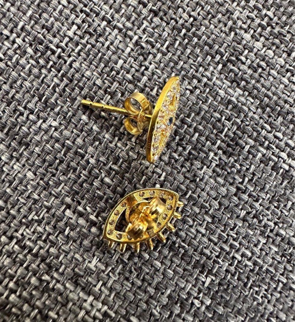 Evil Eye earrings 18 karat yellow gold super nice in actual