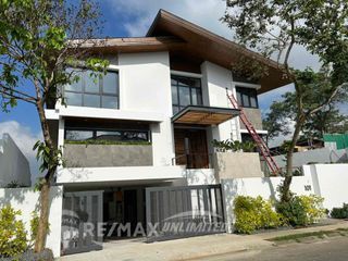 FOR SALE:  Ayala Westgrove Heights Ridge House with An Elevator