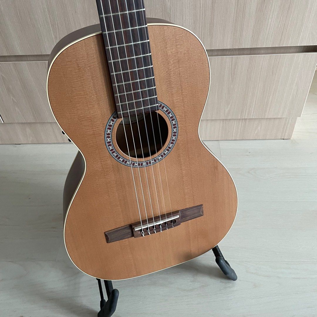 Godin Motif QIT Nylon Classical Guitar, Hobbies & Toys, Music & Media ...
