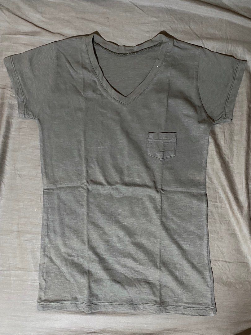 Gray V-Neck Pocket Tee (Category: Shirts) located in Marikina City. Submitted by msgdptrp (Listing ID 1280735065, Image 1). Description: ‼️ AVAILABLE, ON-HAND ‼️ ‼️ LAST PRICE POSTED ‼️ – gray v-neck pocket tee given as a gift – approximately fits EXTRA SMALL – never worn, but fitted and washed – NO WHEN WORN PHOTOS as it is too tight on me – measurements (laid flat, allow 0.5 to 1" allowance): > bust: 15" > length: 23 3/4" > shoulder: 12.5" – NO