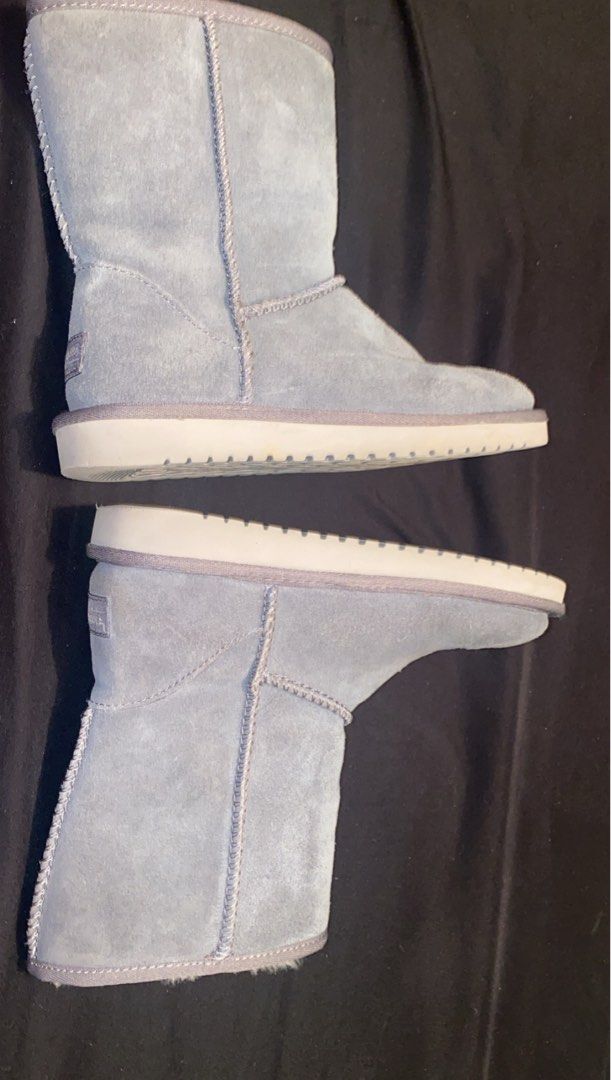 Grey Uggs (Category: Shoes) located in Steinbach. Submitted by maya.red1000 (Listing ID 1280776391, Image 1). Description: Grey Koolaburra Uggs worn, size 6. Price is negotiable .
