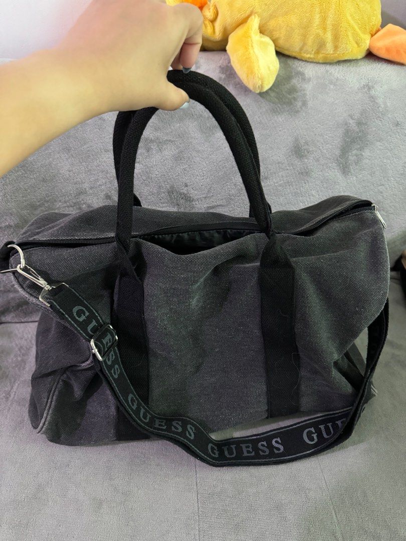 Weekend store bag guess