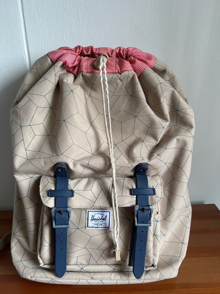 Herschel hotsell backpack 17l