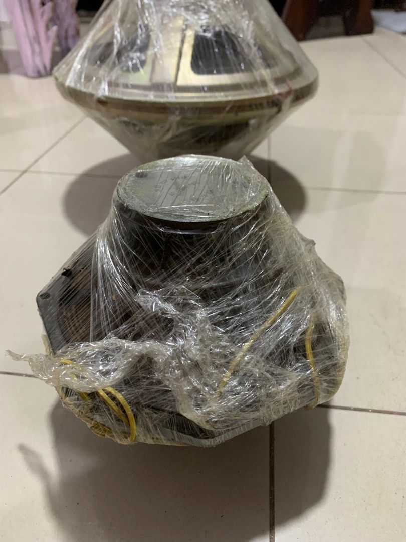 Hifi Speakers (Category: Soundbars, Speakers & Amplifiers) located in Makati City. Submitted by mjmjmi (Listing ID 1280776386, Image 3). Description: 1000 -5,000 php.