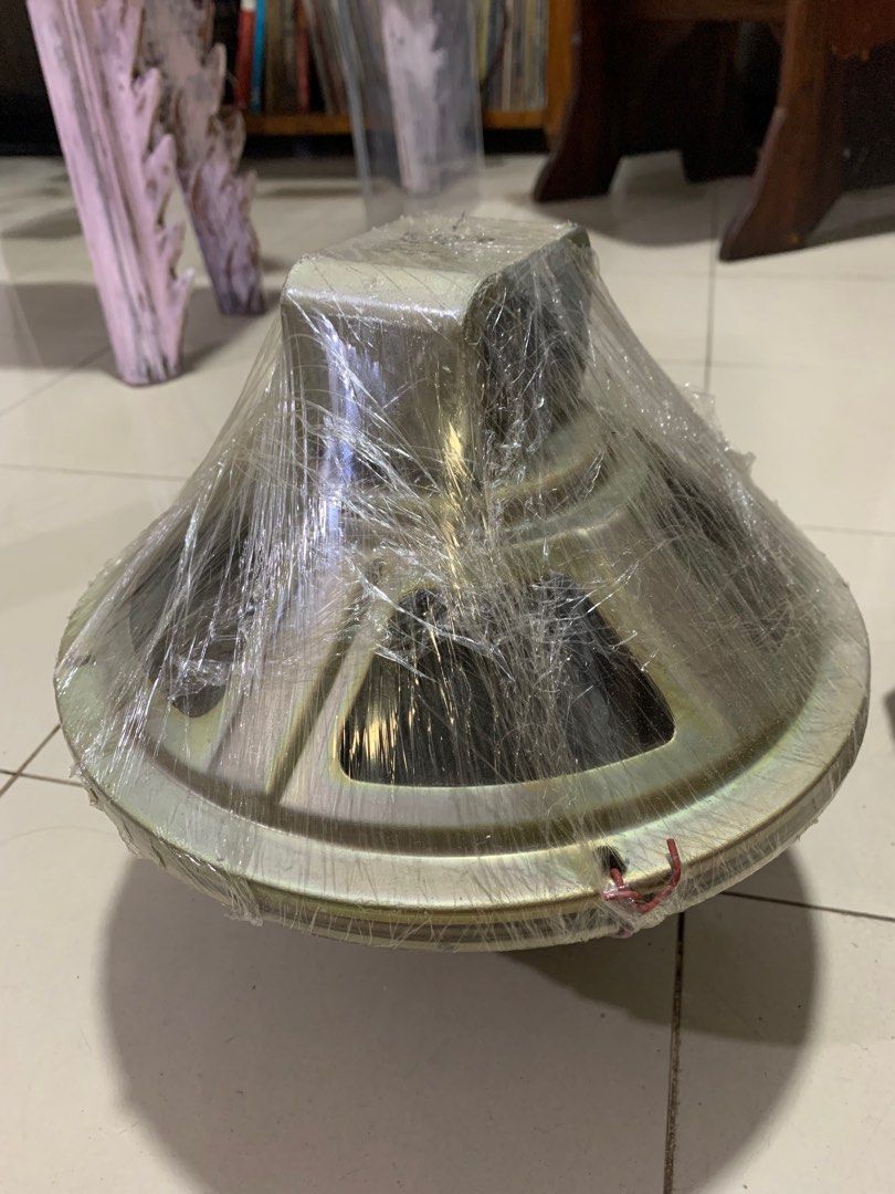 Hifi Speakers (Category: Soundbars, Speakers & Amplifiers) located in Makati City. Submitted by mjmjmi (Listing ID 1280776386, Image 2). Description: 1000 -5,000 php.