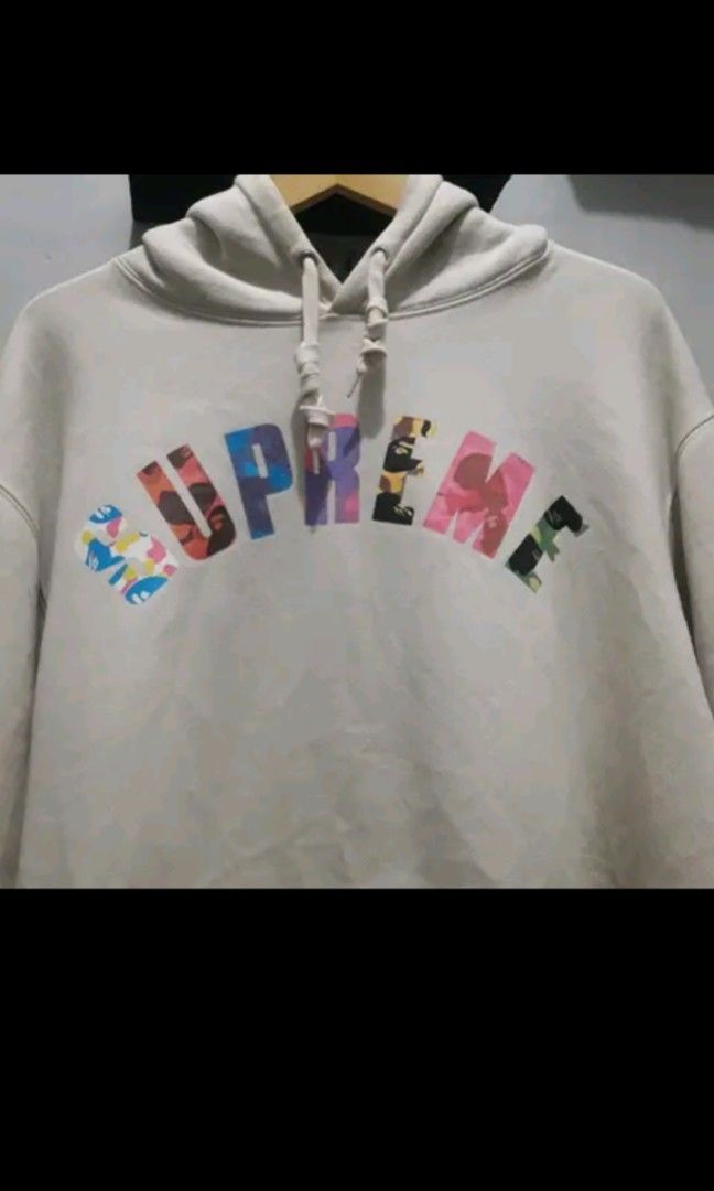 Hoodie Supreme x bape Fesyen Pria Pakaian Lainnya di Carousell