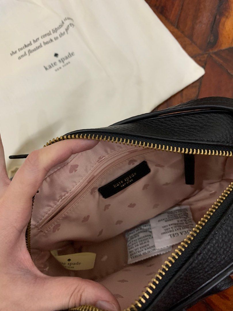 Kate Spade Black Leather Crossbody Box Bag (Category: Luxury Bags & Wallets) located in Quezon City. Submitted by jellyaceeyoo (Listing ID 1280757554, Image 3). Description: •Price is slightly negotiable •Measurements are shown in the pictures •Will not send more pictures in chat as detailed pictures are already provided •Payment: GCash •Delivery: Same-day delivery/ Courier •Sh0pee Checkout available.
