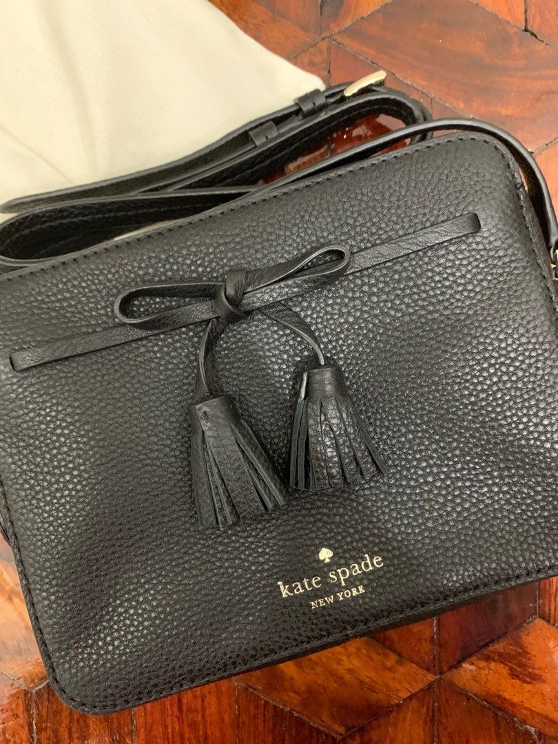 Kate Spade Black Leather Crossbody Box Bag (Category: Luxury Bags & Wallets) located in Quezon City. Submitted by jellyaceeyoo (Listing ID 1280757554, Image 2). Description: •Price is slightly negotiable •Measurements are shown in the pictures •Will not send more pictures in chat as detailed pictures are already provided •Payment: GCash •Delivery: Same-day delivery/ Courier •Sh0pee Checkout available.