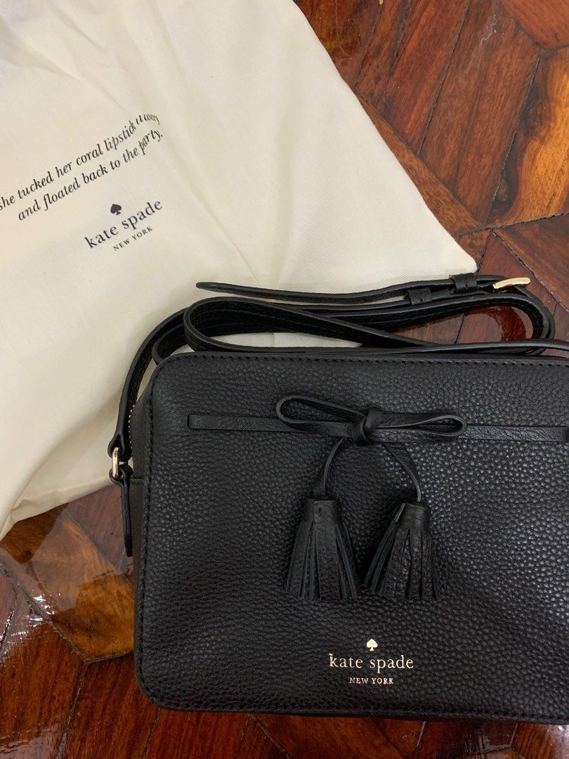 Kate Spade Black Leather Crossbody Box Bag (Category: Luxury Bags & Wallets) located in Quezon City. Submitted by jellyaceeyoo (Listing ID 1280757554, Image 1). Description: •Price is slightly negotiable •Measurements are shown in the pictures •Will not send more pictures in chat as detailed pictures are already provided •Payment: GCash •Delivery: Same-day delivery/ Courier •Sh0pee Checkout available.