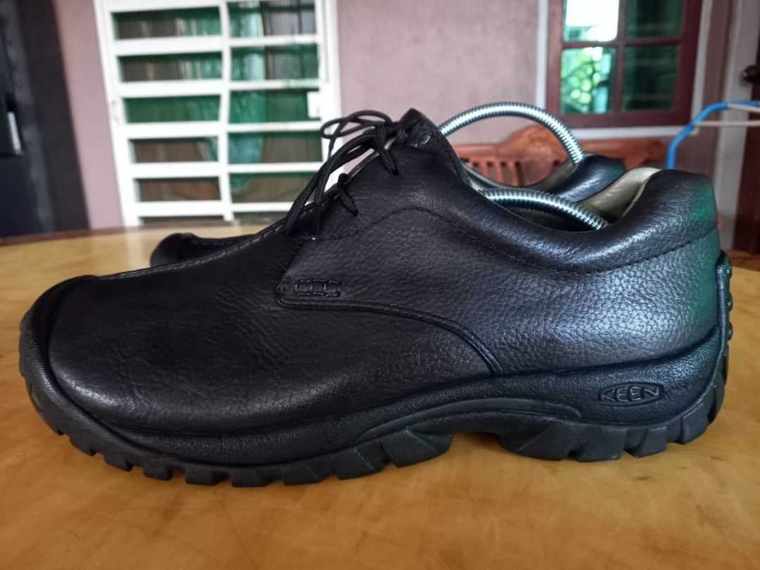 Keen black leather store shoes