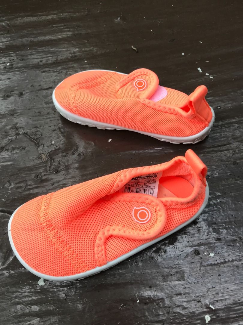 Kid s Decathlon shoes. Size EU 22 23 US 6c 7c CM 13.4 to 14cm
