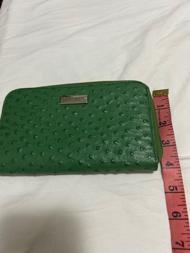 2026 Laura Klein green long wallet (Category: Wallets & Card holders) located in Silang. Submitted by sari2bilina (Listing ID 1280761631, Image 1). Description: .