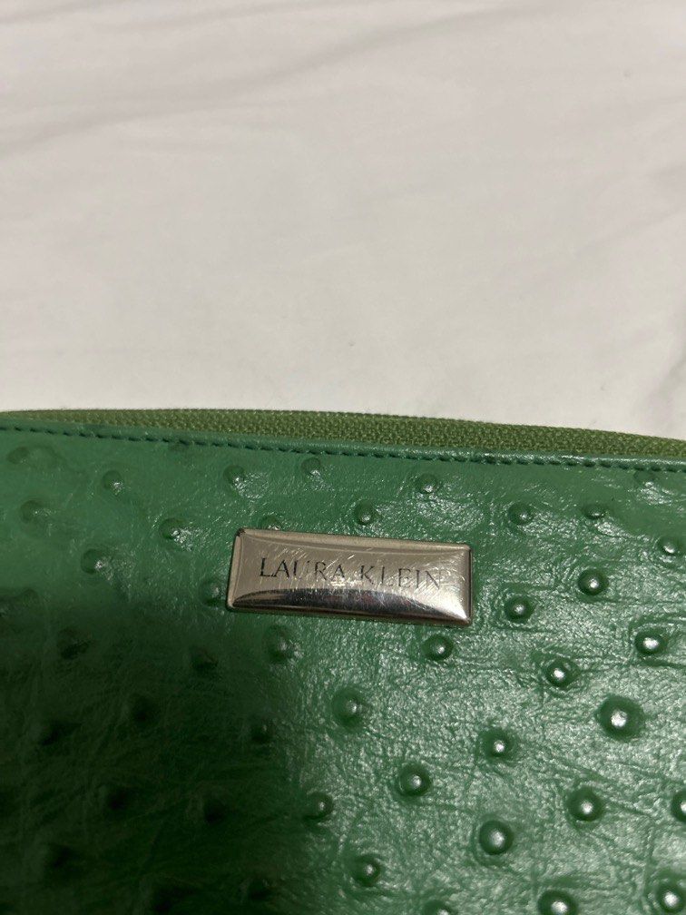 2026 Laura Klein green long wallet (Category: Wallets & Card holders) located in Silang. Submitted by sari2bilina (Listing ID 1280761631, Image 2). Description: .