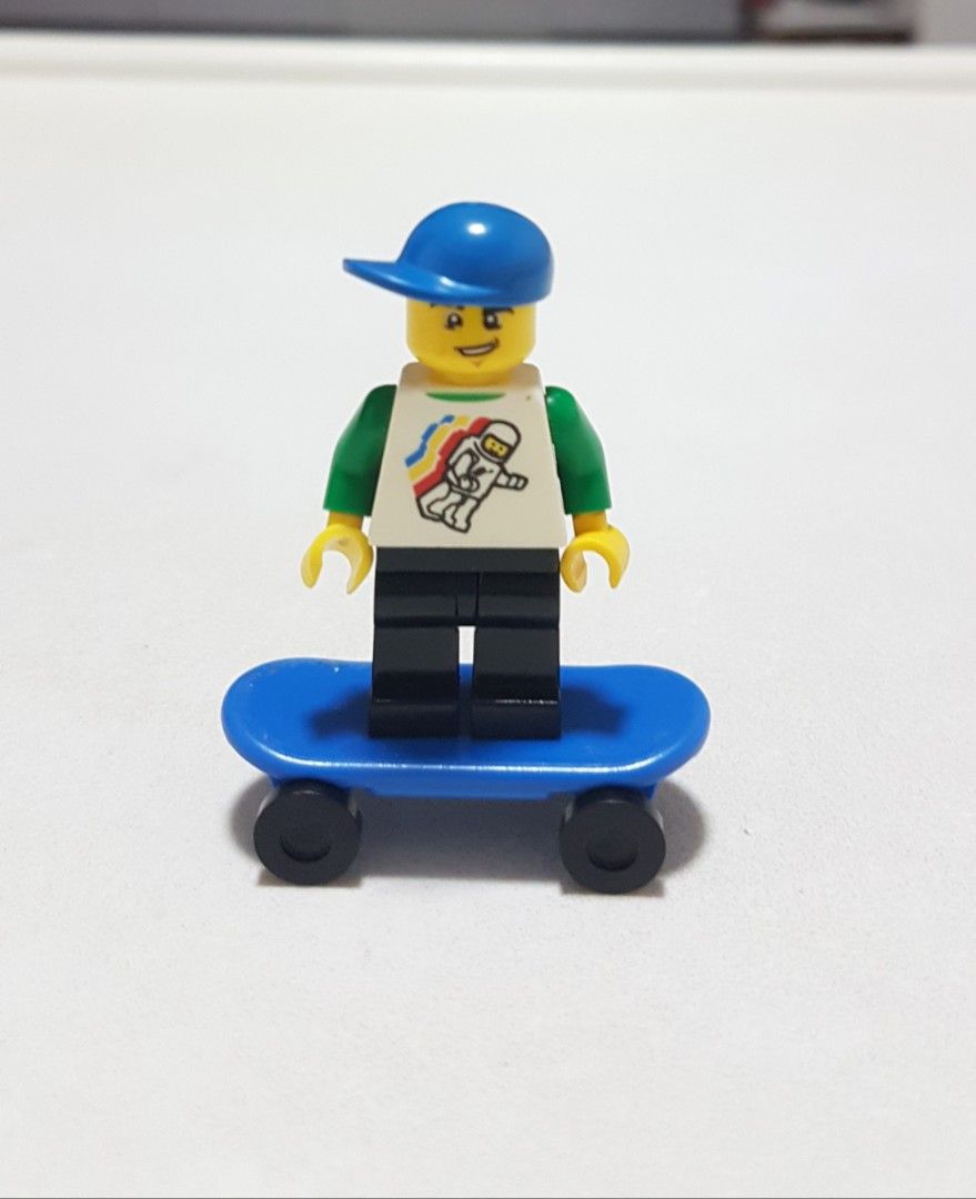 Lego skateboard minifigure 2025