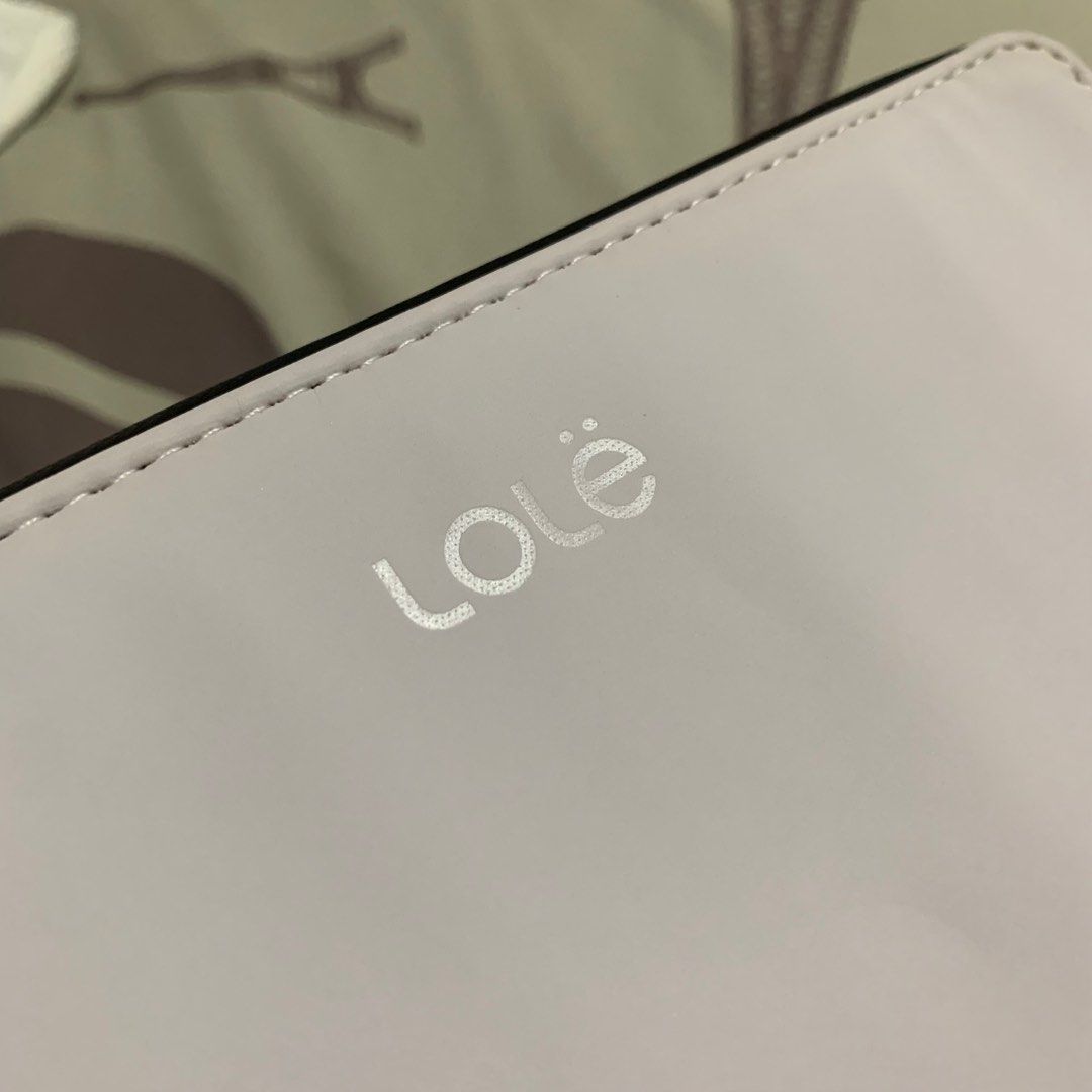 Lole Travel Wallet - White (Category: Luxury Bags & Wallets) located in Pasay City. Submitted by byethings (Listing ID 1280684363, Image 2). Description: Materials & Fabric: Light Rubber, 100% Polyester.