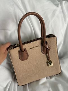(Category: ) located in . Submitted by shop.declutter (Listing ID 1280616909, Image 1). Description: .