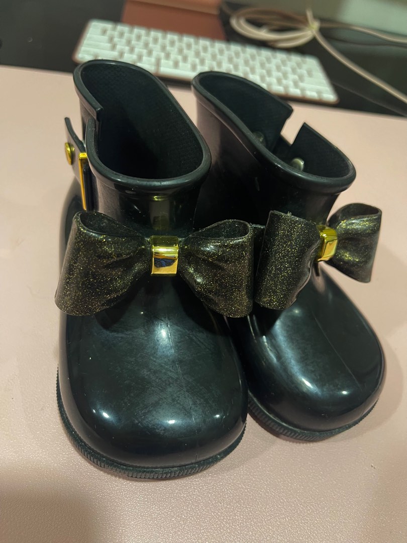 Mini melissa black boots discount