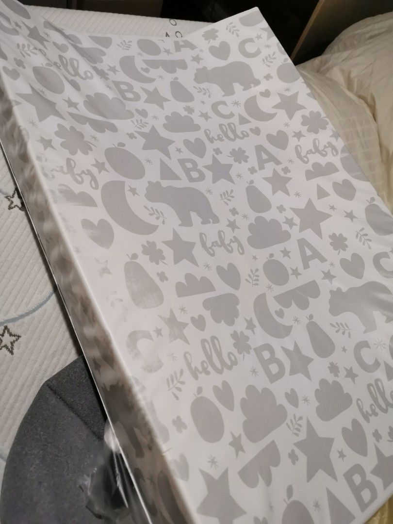 Mothercare diaper changing wedge foam (Category: Changing Mats & Accessories) located in Manila. Submitted by trinketsnuggets (Listing ID 1278817346, Image 3). Description: Wedge shaped changing mat Adorable alphabet print Raised sides to prevent baby from rolling off Foam-filled for comfort Wipe clean materials Dimensions: 45x69cm ** preloved in very good condition only flaw is small cut (1 inch) and slightly faded part on the edge ** does not a