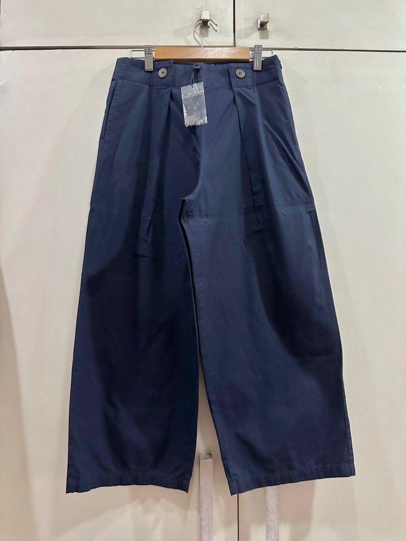 Navy blue Mango pleated trousers (Category: Other Bottoms) located in Pasig City. Submitted by Bbbb123 (Listing ID 1280683038, Image 1). Description: Comes with extra button replacement US4 fits 25-26” waistline.