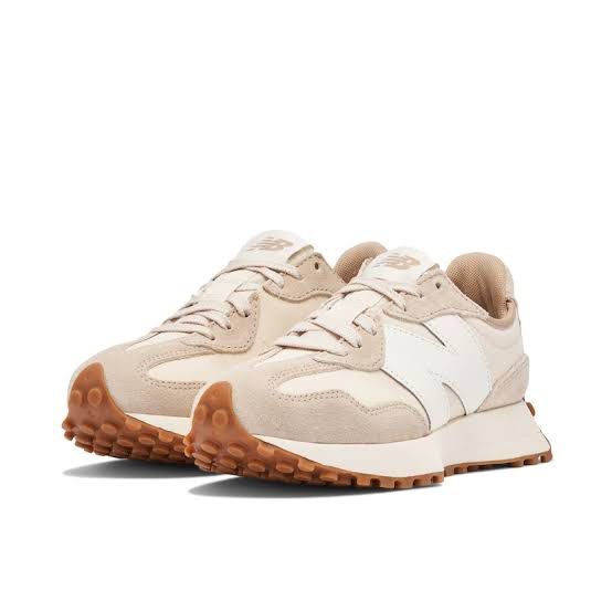 New Balance 327 Oatmeal, Women's Fashion, Footwear, Sneakers on Carousell