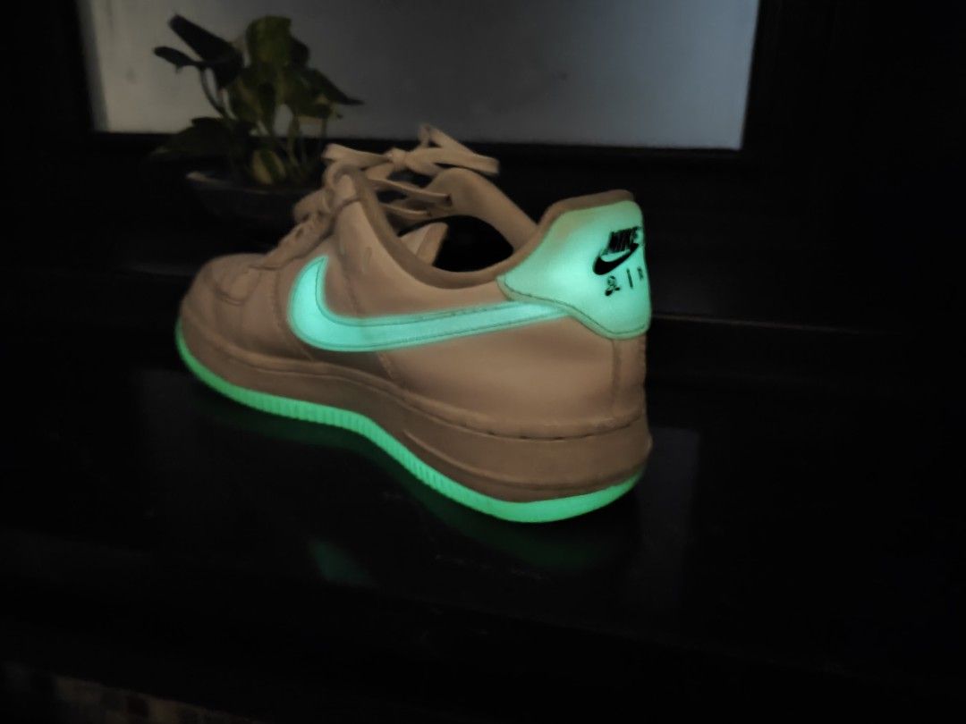 Glow in the dark top nike air force 1