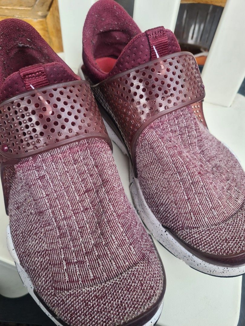 Nike sock top dart maroon