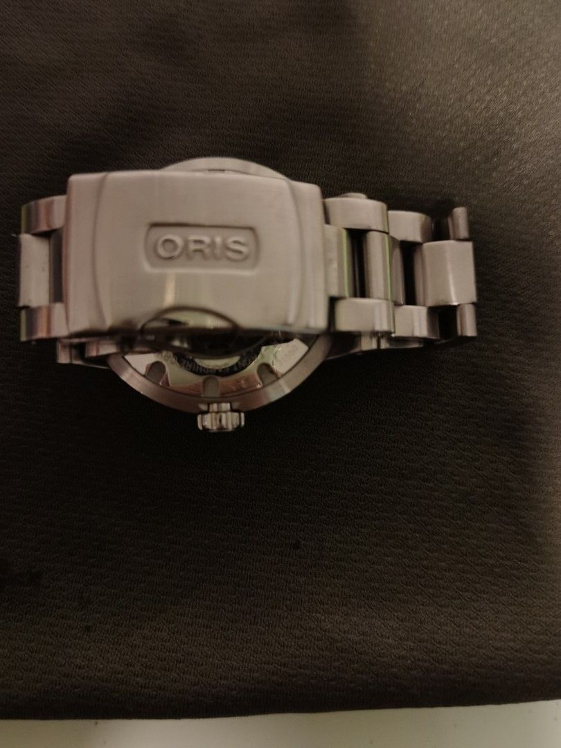 ORIS （分類：手錶）位於 Hong Kong。 由 tonyegg 提交（商品編號 1280755324，圖片 2）。簡介： ORIS day-date 左手錶！正常戴花痕！ 全套齊！有单有盒有説明書！05年錶！ $2500。