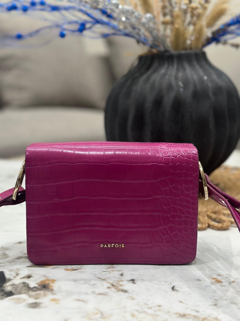 Dark pink sling bag clearance