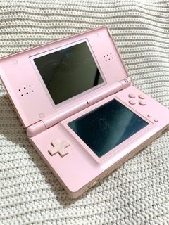 Pastel Pink Nintendo DS Lite