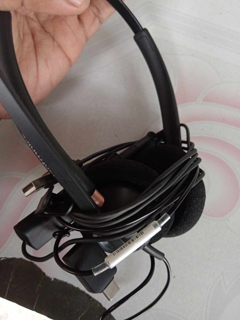 Plantronics headset with NA75 connector type c usb for smartphone (Category: Headphones & Headsets) located in Mandaluyong City. Submitted by jaydeevalera (Listing ID 1280712035, Image 3). Description: RFS: This is my personal headset and ibebenta ko na lang siya instead of giving to someone hehe.