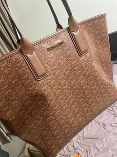 (Category: ) located in . Submitted by shopwitheaseee (Listing ID 1280738547, Image 1). Description: .