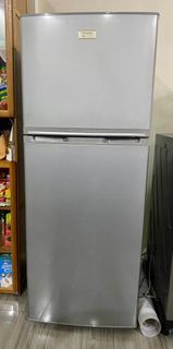 Preloved Electrolux 7.3 cuft Refrigerator-Freezer Deo Fresh Capability
