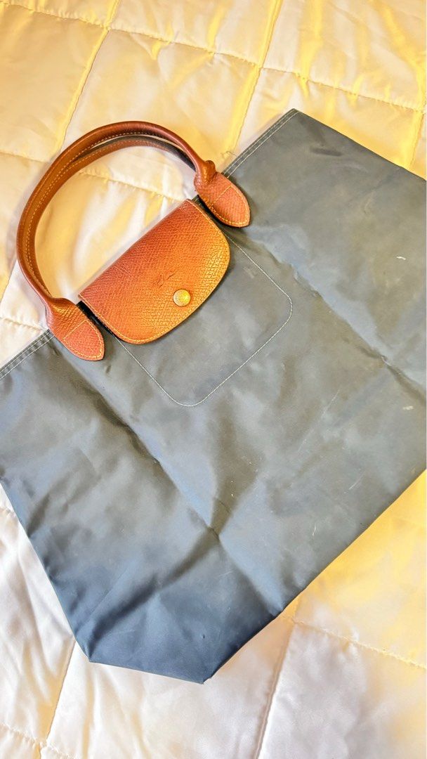 Preloved Longchamp Bag (Category: Luxury Bags & Wallets) located in Pasig City. Submitted by liberty_closet_ph (Listing ID 1280679417, Image 1). Description: Guaranteed Authentic Well-used #longchamp #bag #handbag.
