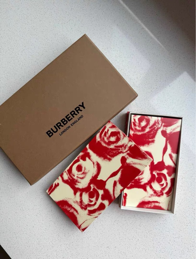 Burberry red shop box