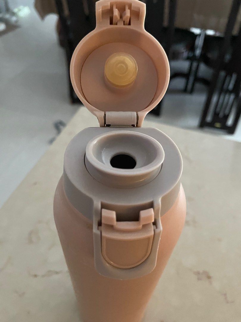 Sigg tumbler (Category: Water Bottles & Tumblers) located in Santo Tomas. Submitted by mrllbrrz (Listing ID 1280594296, Image 3). Description: .