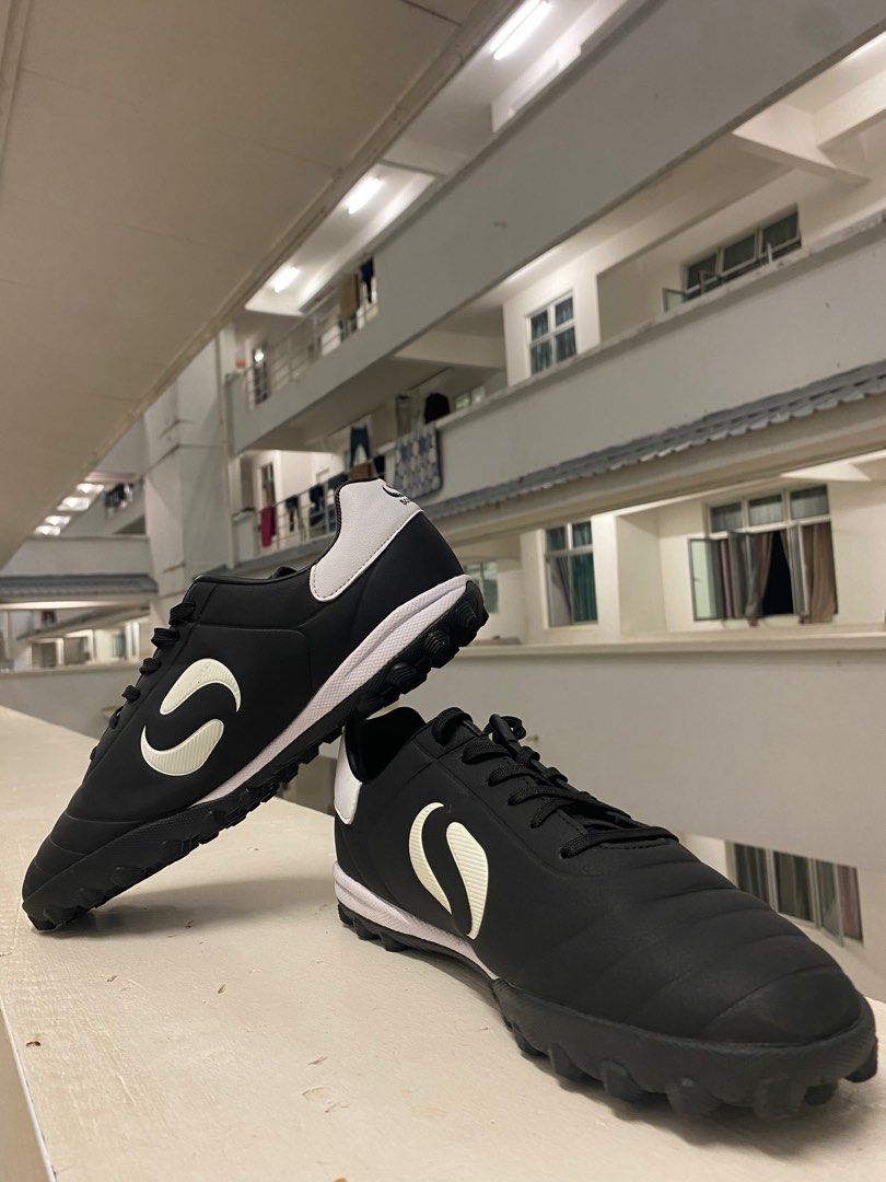 SONDICO STRIKE TF SNR 00 Men s Fashion Footwear Casual shoes on