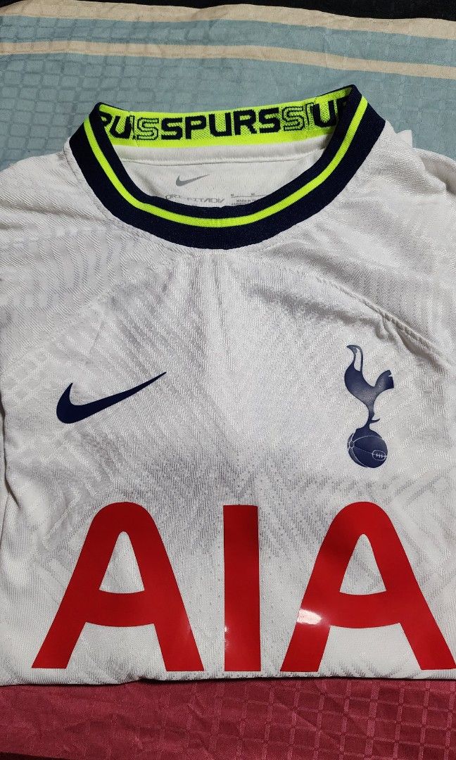 Spurs jersey (Category: Other Sports Equipment and Supplies) located in Singapore. Submitted by fiq45 (Listing ID 1280688752, Image 1). Description: player version size m.