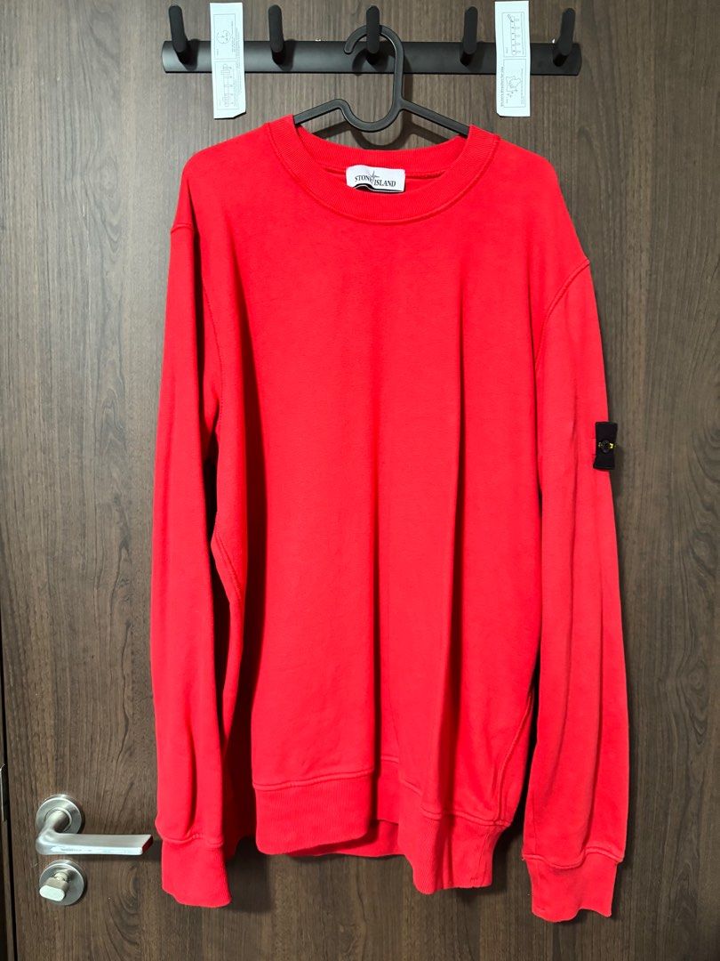 Red stone island top outlet