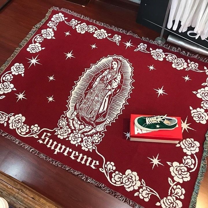 Supreme Virgin Mary Blanket FW18 RED, 傢俬＆家居, 家居裝飾, 地氊